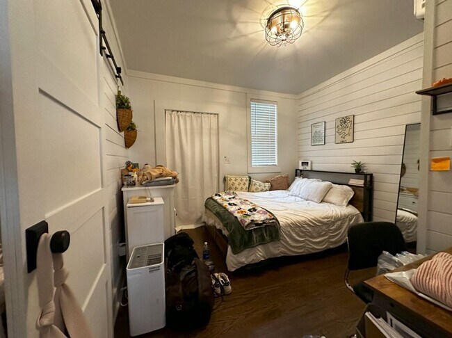 Building Photo - 10C - Coming Street