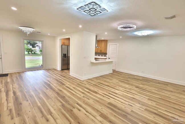 Building Photo - 3795 Summer Dr