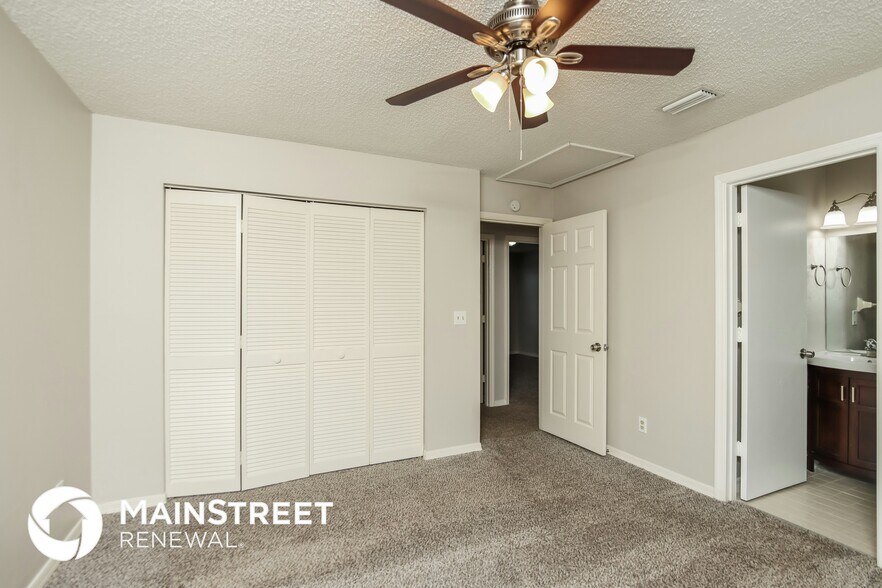 Building Photo - 339 13th Ln SW