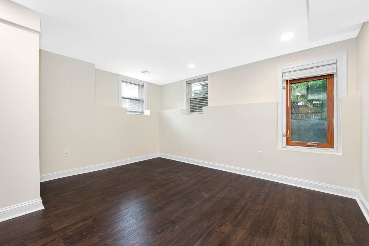 Building Photo - 77 Winchester St