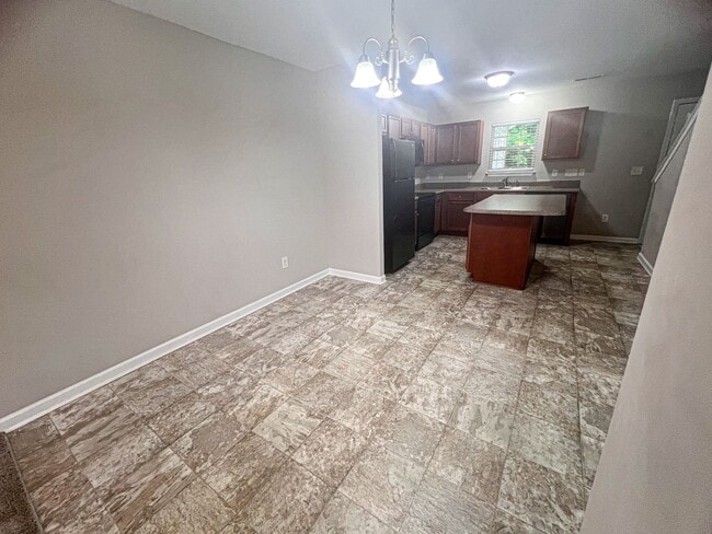 Building Photo - Lovely 2 bedroom 2 1/2 bathroom Townhome in Northeast Greensboro!