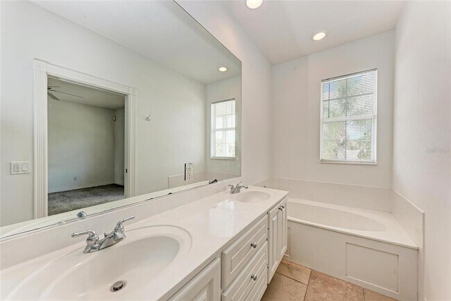 Building Photo - 1501 Napoli Dr W