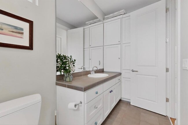 Building Photo - 807 W Gibson St