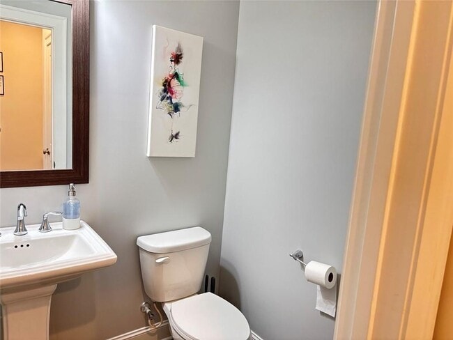 Building Photo - 7866 Laurel Crest Dr