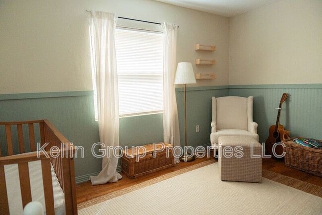 Building Photo - 1805 E Fern Rd