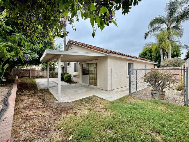 Building Photo - Single Story in Rancho Del Oro!