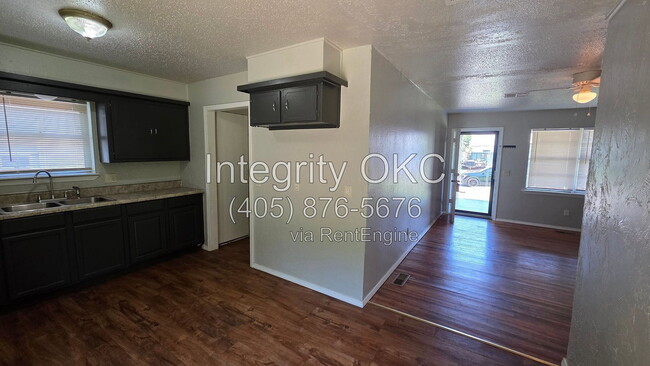 Building Photo - 6413 S Kelley Ave