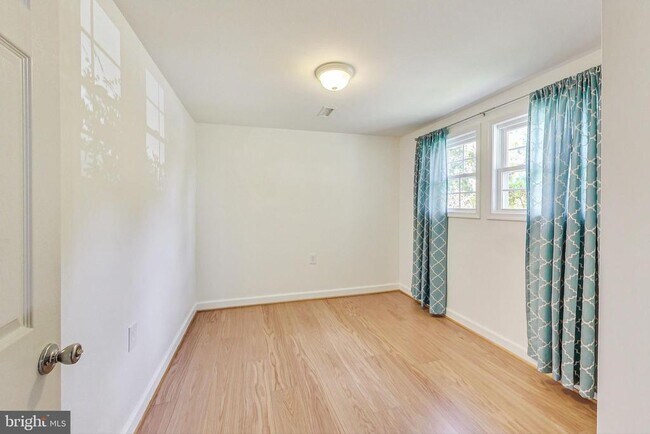 Building Photo - 5 Drumcastle Ct