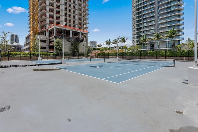 Building Photo - 480 NE 31st St