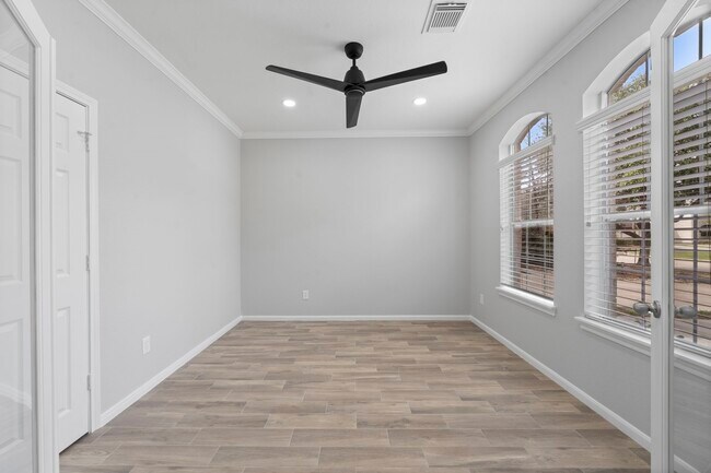 Building Photo - 15 Patina Pines Pl