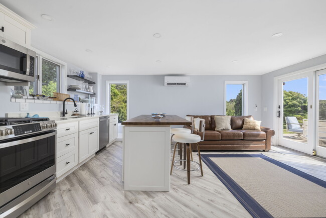 Building Photo - 54 Westcote Close