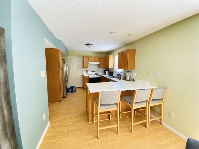 Building Photo - 2249 S Sweetbriar Ct