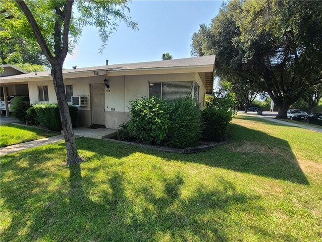 Building Photo - 310 La Paloma St