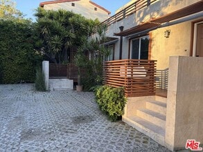 Building Photo - 832 N Las Palmas Ave