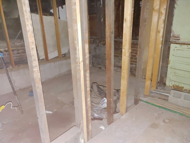 Building Photo - 1018 E Virginia Ave