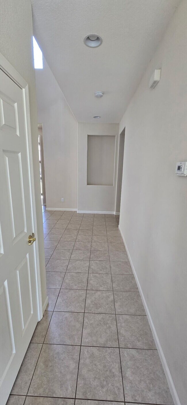 Building Photo - Tracy, Beautiful Home in Award Winning Jef...