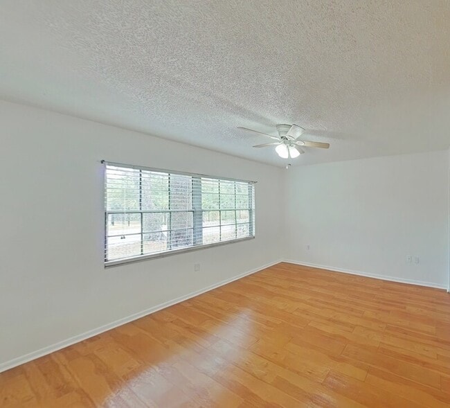 Building Photo - 380 2nd Ave N