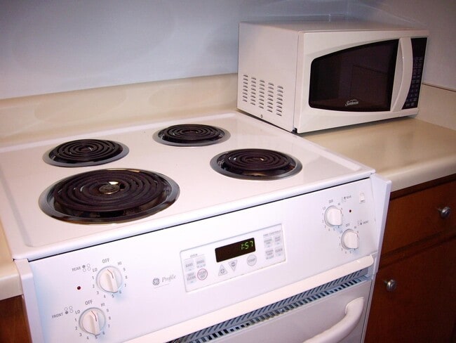 Building Photo - 2111 Victory Garden Ln