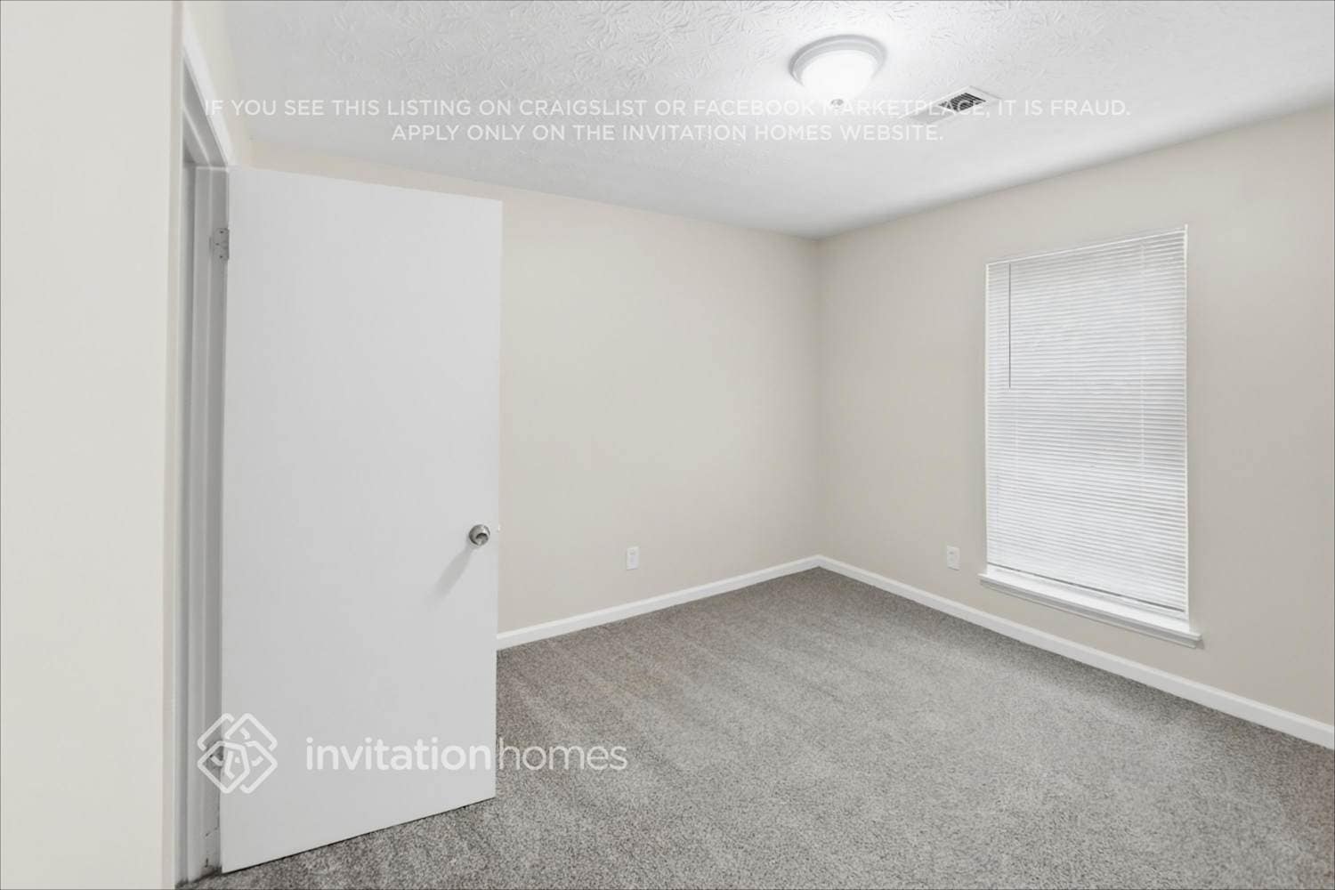 Building Photo - 614 Oxford Hall Dr SW