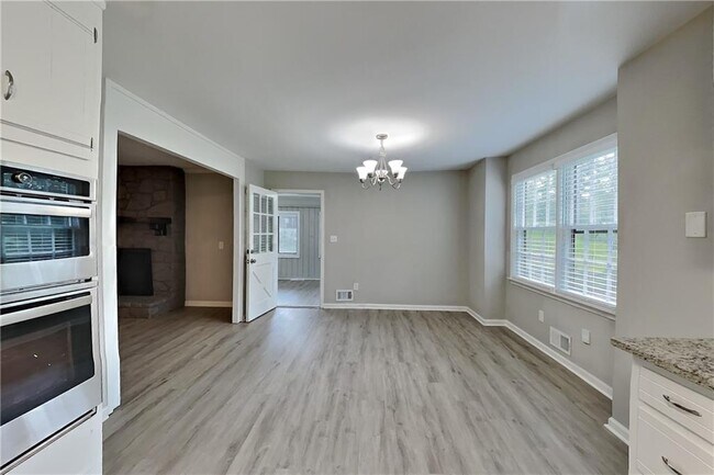 Building Photo - 255 St Patrick Dr SW