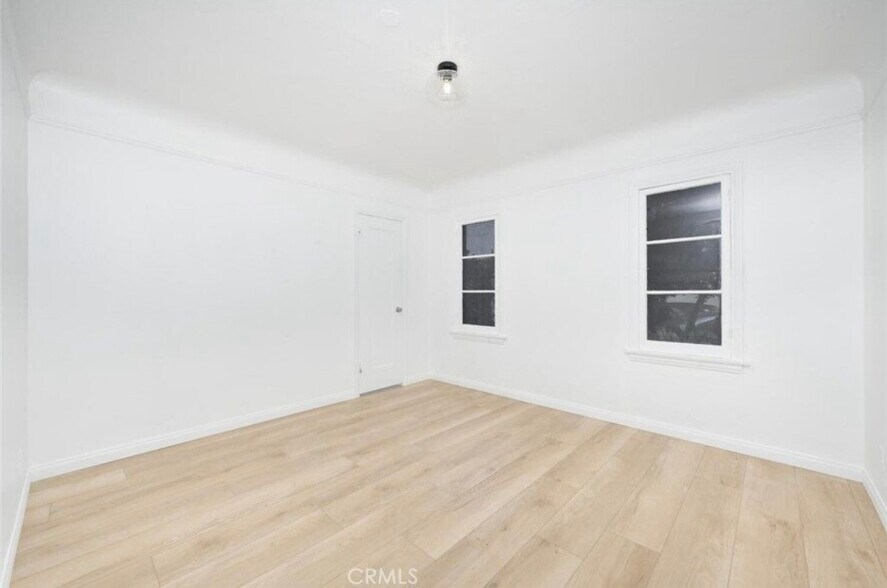 Building Photo - 974 W 13th St