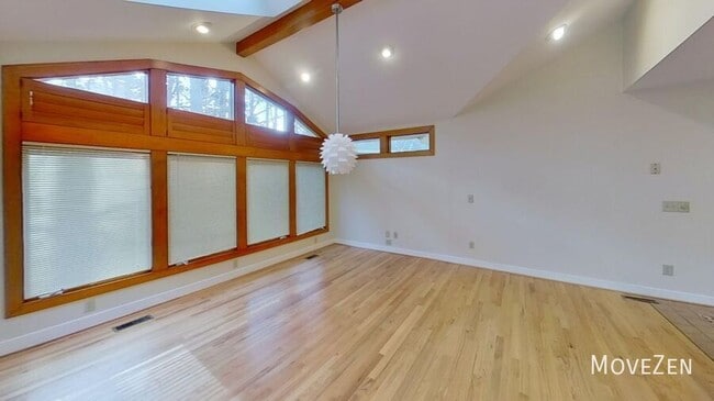 Building Photo - 2323 Ridgefield Dr