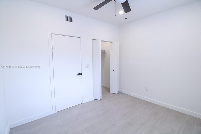 Building Photo - 221 SW 11th Ave
