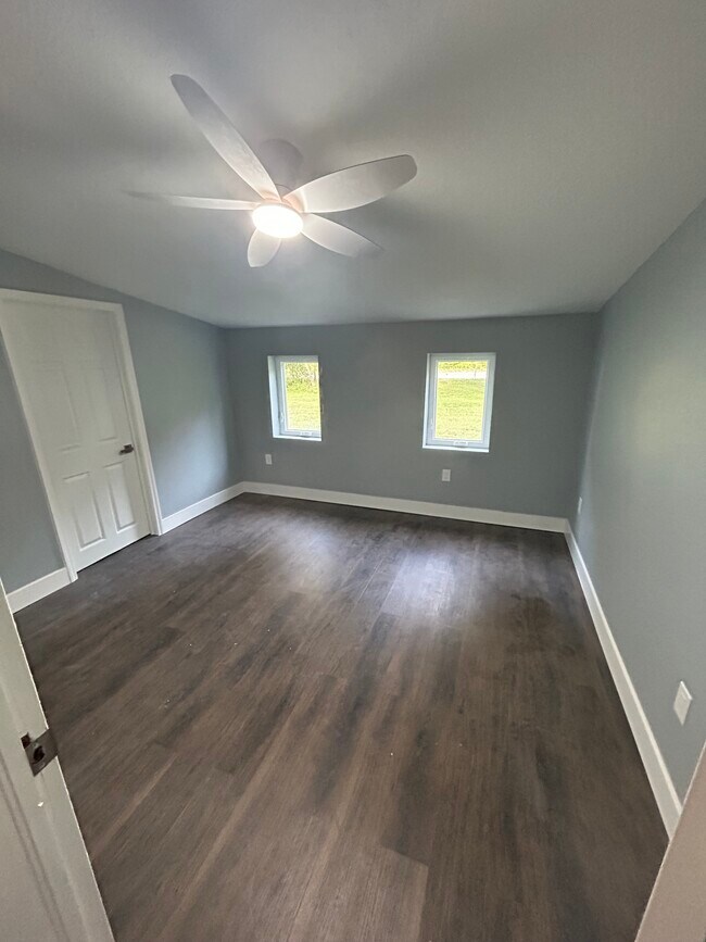 Building Photo - 413 E Kentucky Ave