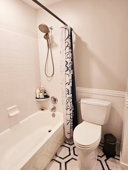 2nd full bath - 12024 Country Mill Dr