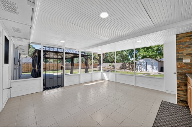 Building Photo - 8203 Huntermoor Cir