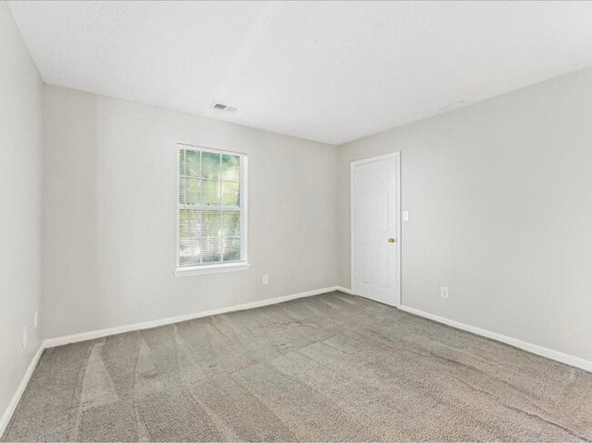 Building Photo - 5910 Hampton Ct