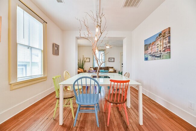 Building Photo - 1309 Ursuline St