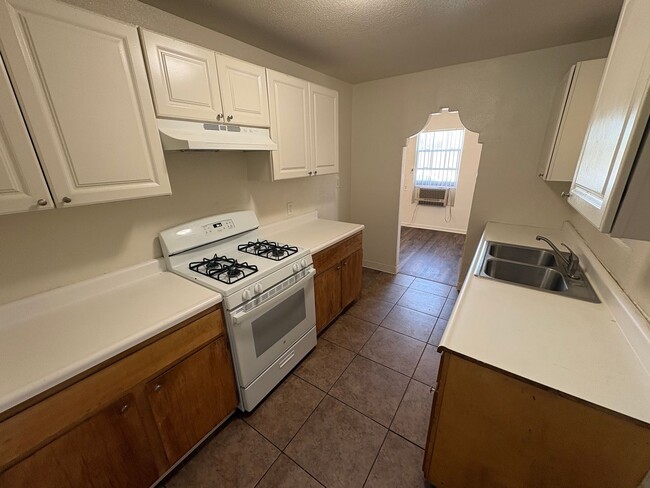 Building Photo - Cozy Hanford Home Available Now!