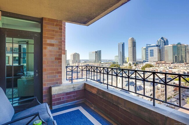 Building Photo - 500 W Harbor Dr