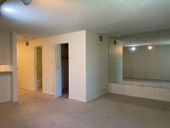 Building Photo - 1705 Heatheridge Rd