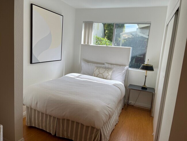 Sleeping alcove can fit up to queen bed - 1795 San Pasqual St