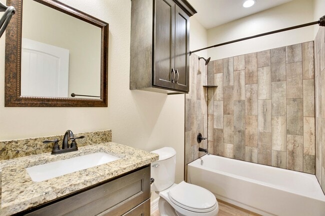 Building Photo - 118 N Buckhorn Dr