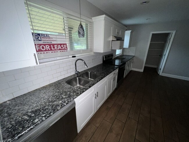 Building Photo - Spacious 4-bedroom 2.5-bathroom Home with Modern Upgrades