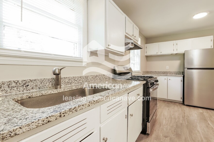 Building Photo - 1715 Cornell Dr
