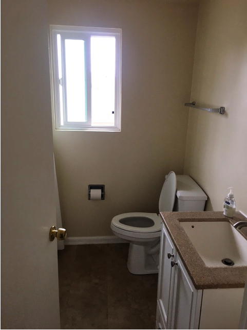 Bathroom - 328 Griswold St