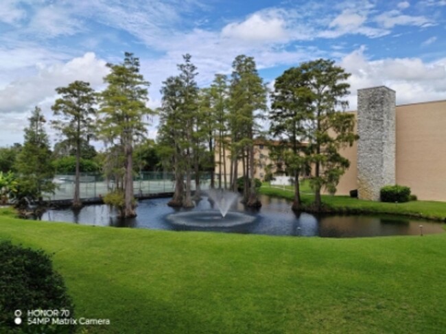 Building Photo - Welcome to Tampa Racquet Club – Where Comf...