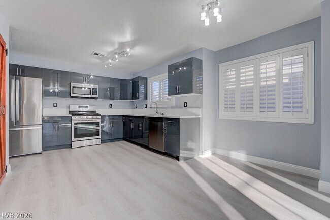 Building Photo - 879 Cozy Valley St