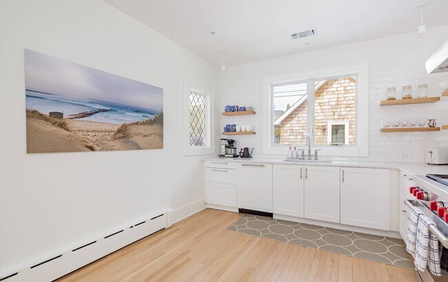 Building Photo - 6 Bay Rd