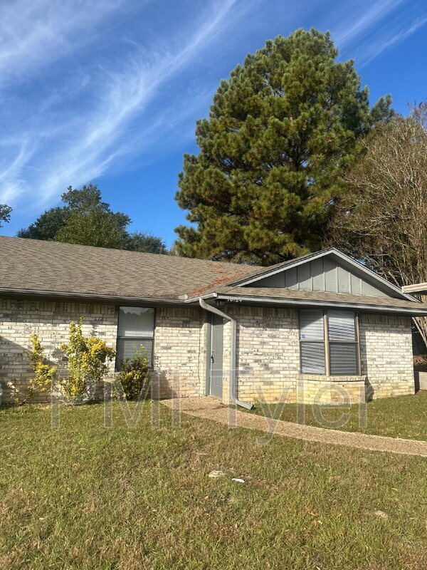 Building Photo - 16124 Shoshone Dr