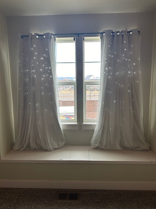 Building Photo - Bucking Horse Townhome