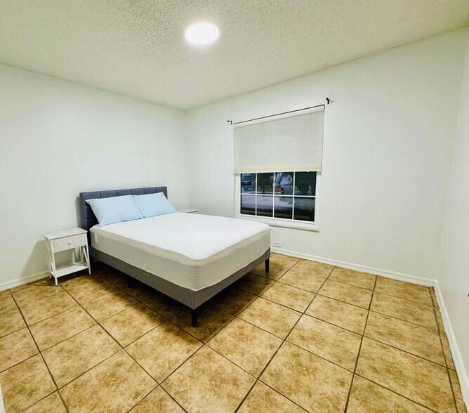 Private Room - 536 Cheshire Way