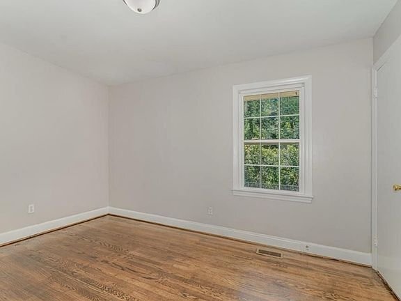 Building Photo - 3035 Ridgemeadow Dr