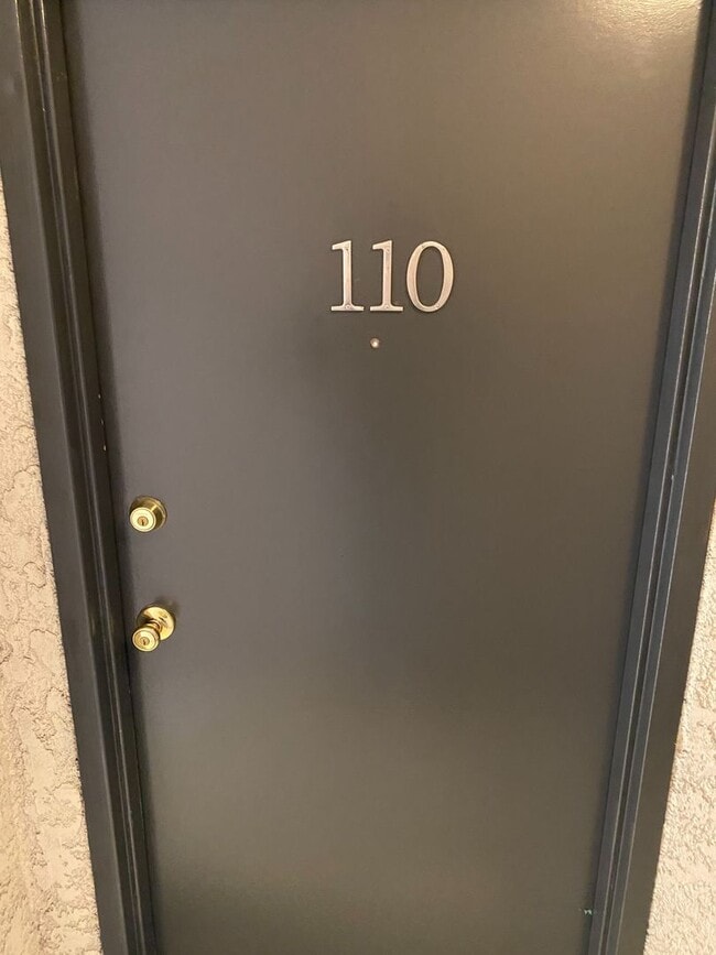 Interior Photo - can371