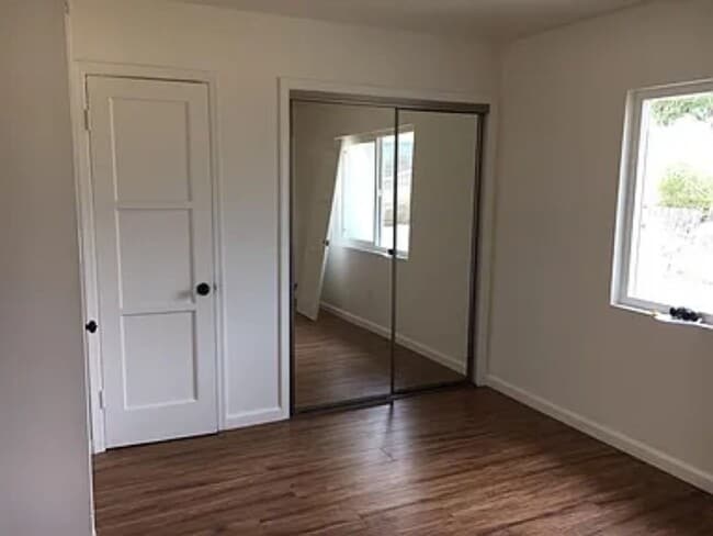 Building Photo - Charming 2-Bedroom Home in Prime 92117 Loc...