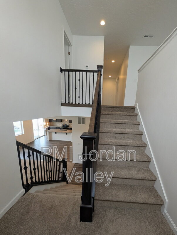 Building Photo - 2123 Wallflower Dr